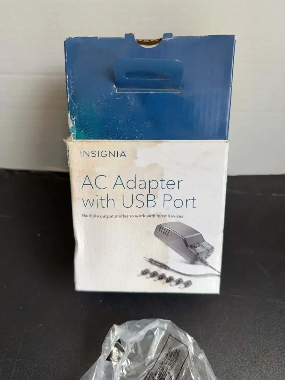 Insignia NS-AC1200 Universal AC Power Adapter + USB Port and 7 Interchangeable